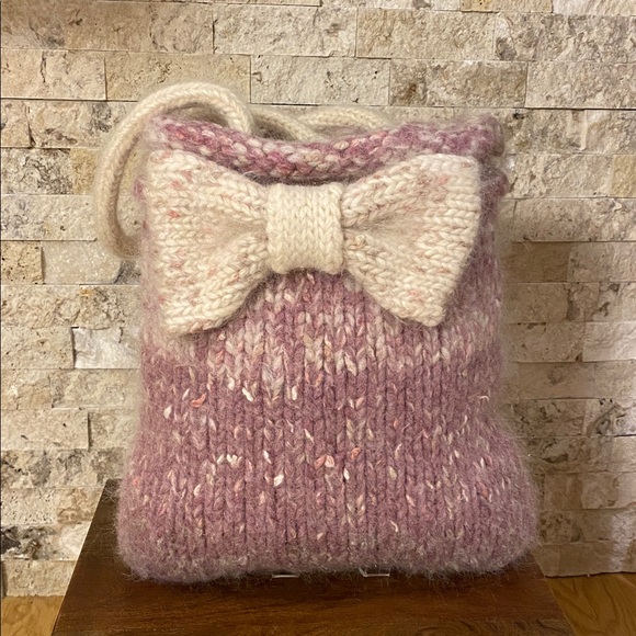 Hand-knit fuzzy tote bag - Picture 8 of 9